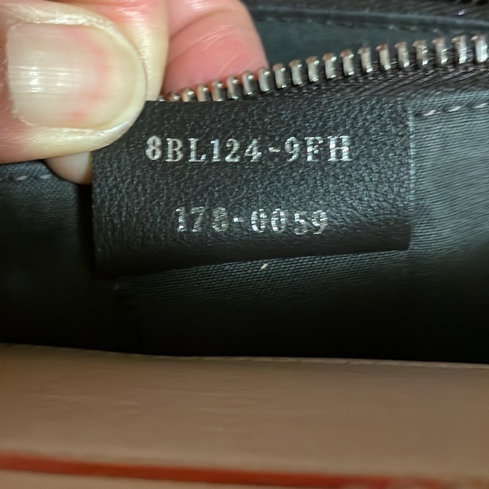 SOLD❤️Authentic Fendi By the way Med Vit.Dolce stud 2 eay - Picture 14 of 17